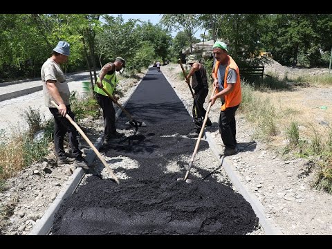 მარცხენა სანაპიროზე გზებისა და ეზოების რეაბილიტაცია გრძელდება